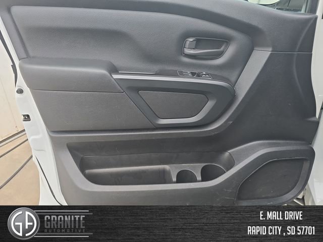 Used 2023 Nissan Titan S image 10