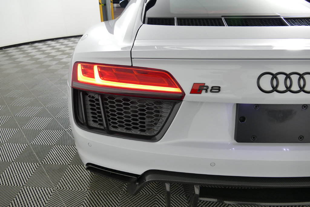 Used 2017 Audi R8 V10 w/ Carbon Exterior Package AWD/4WD image 39