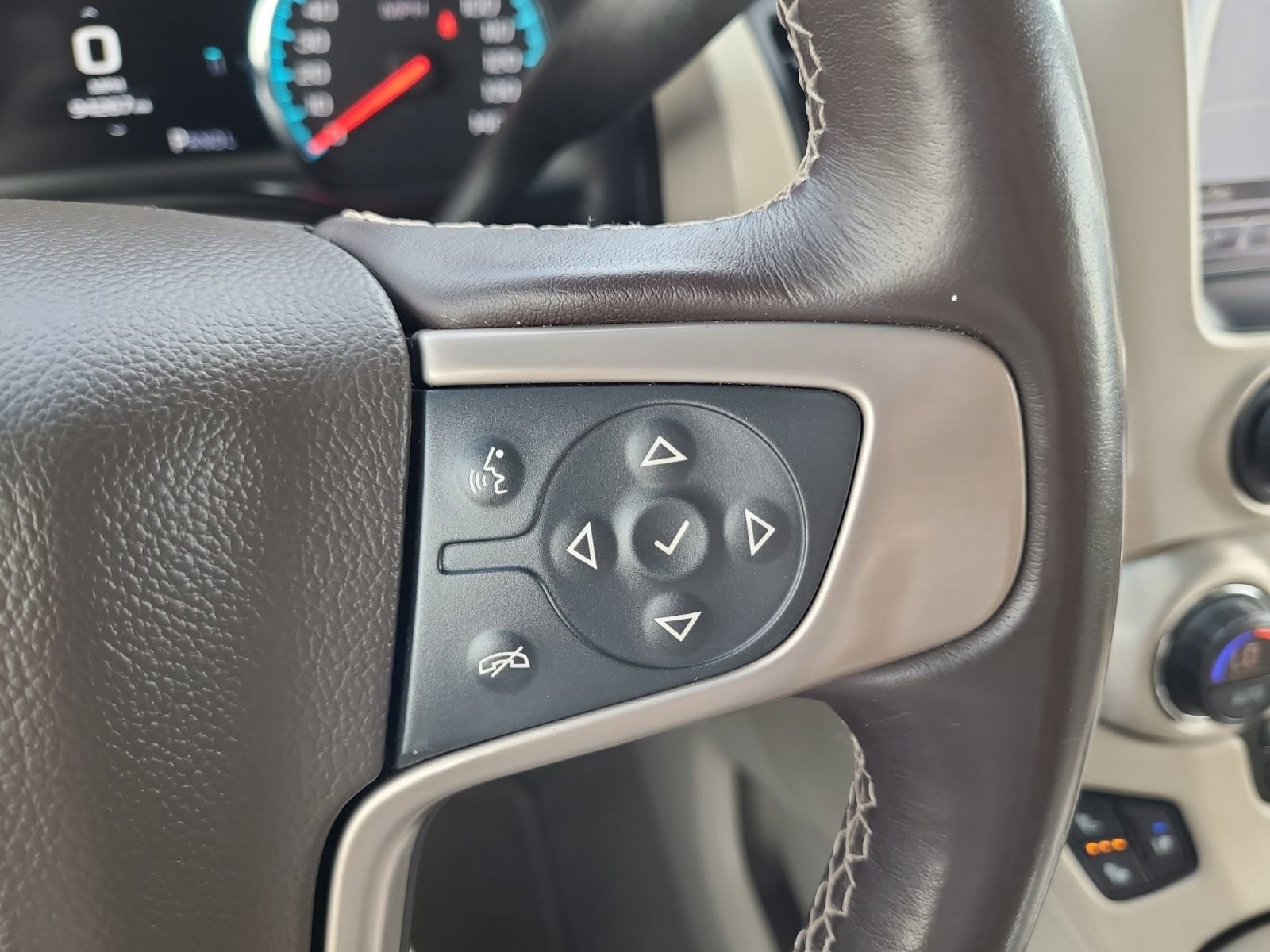 Used 2020 GMC Yukon Denali w/ Open Road Package AWD/4WD image 29