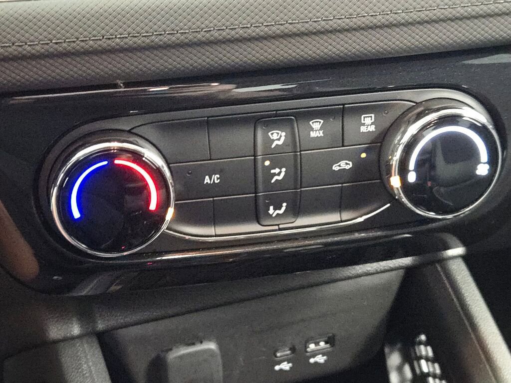 Used 2024 Chevrolet TrailBlazer LT AWD/4WD image 29