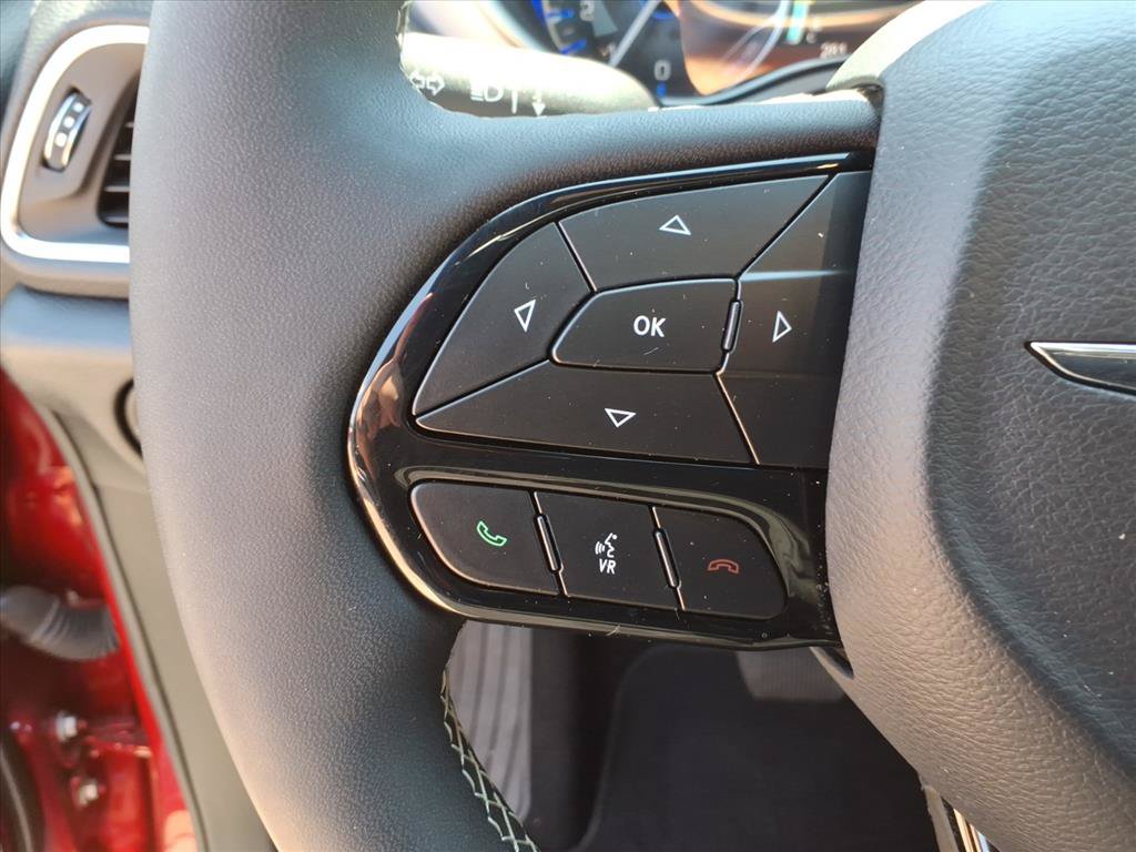 Used 2025 Chrysler Pacifica Limited FWD image 23
