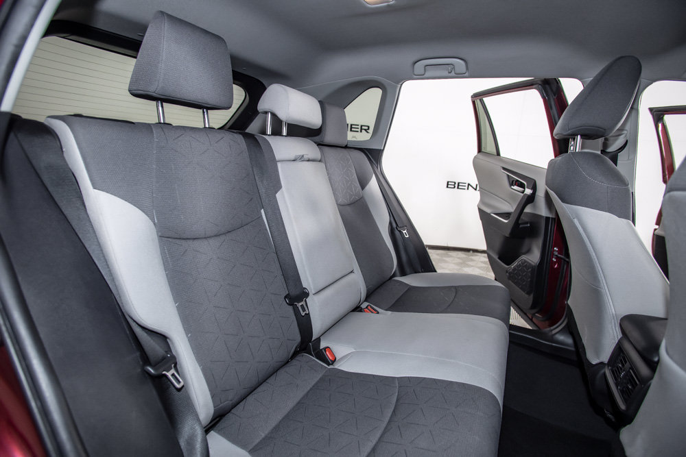 Used 2021 Toyota RAV4 XLE w/ Carpet Mat Package (TMS) FWD image 15