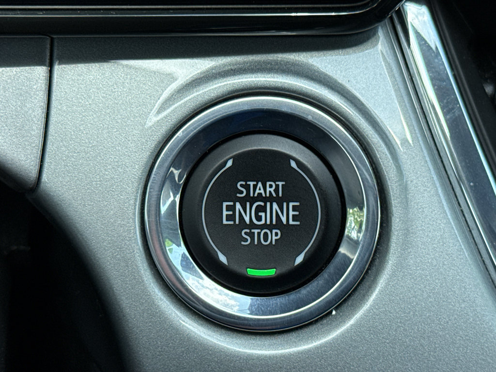 Used 2025 Chevrolet Trax LT FWD image 21