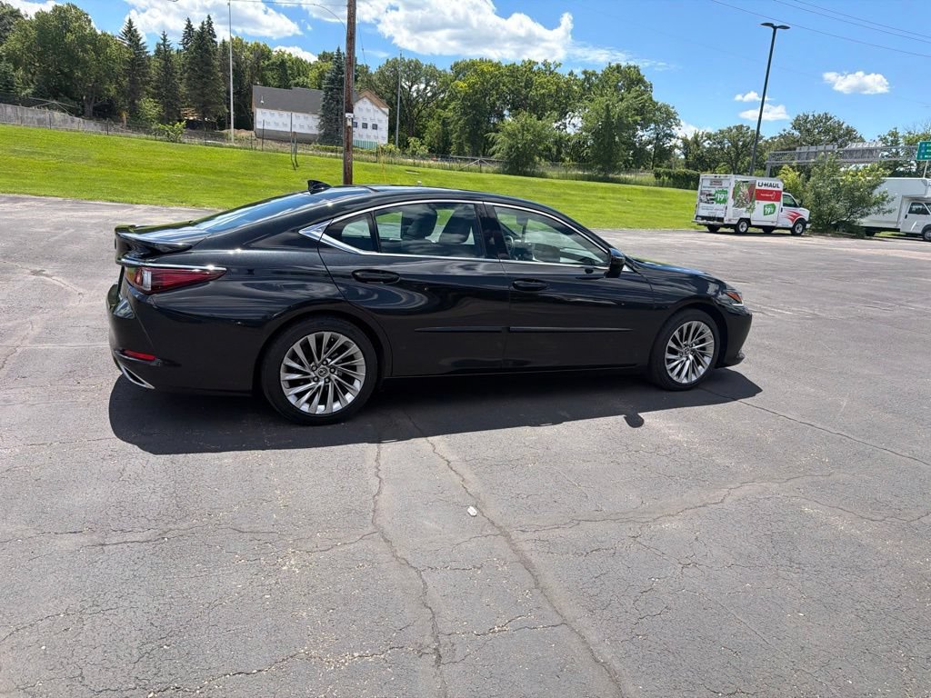 Used 2022 Lexus ES 350 Ultra Luxury w/ Accessory Package 2 FWD image 29