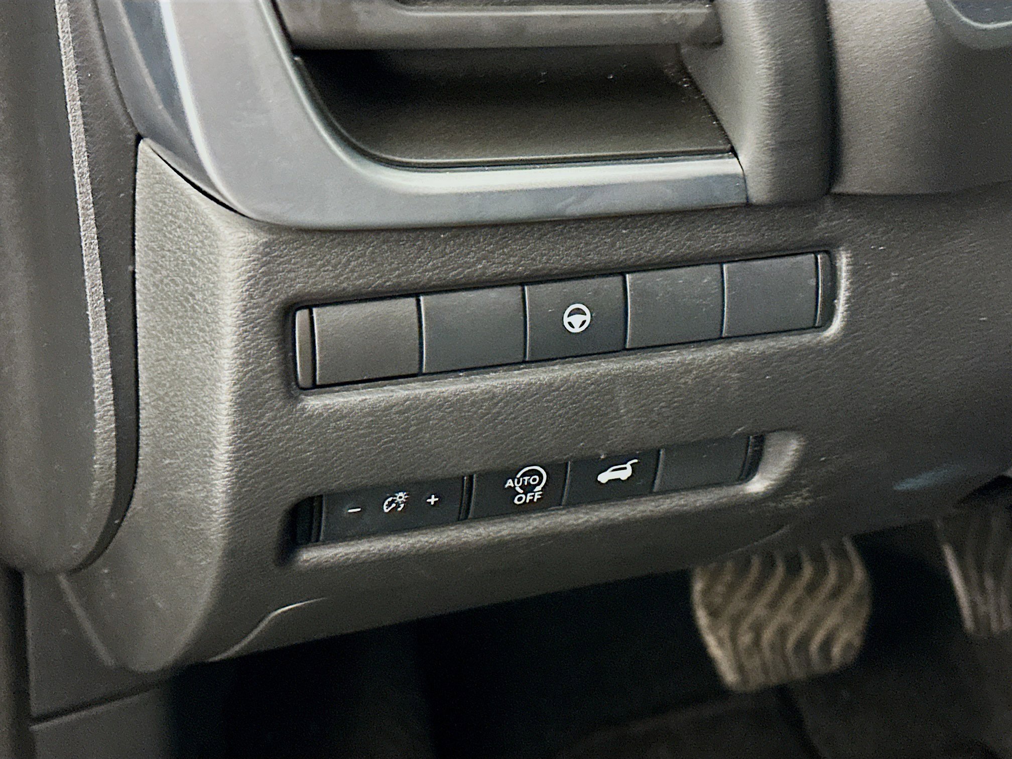 Used 2025 Nissan Rogue SV image 17