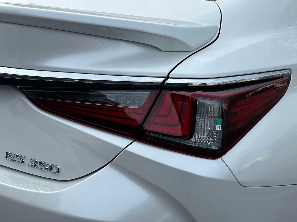 New 2025 Lexus ES 350 w/ Premium Package image 9