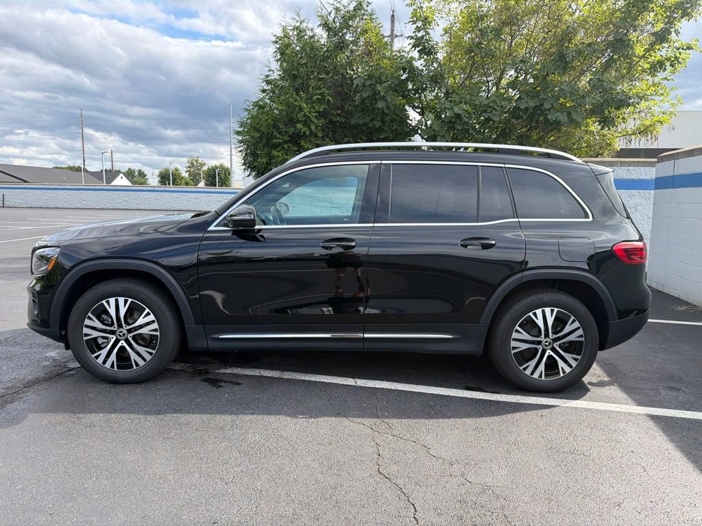Used 2026 Mercedes-Benz GLB 250 4MATIC image 2