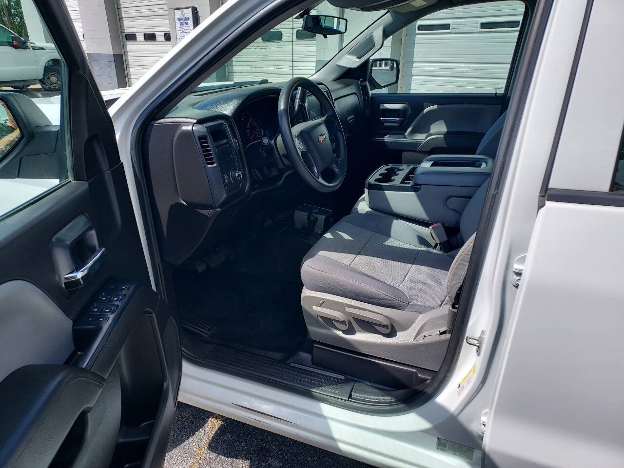 Used 2018 Chevrolet Silverado 1500 W/T AWD/4WD image 12