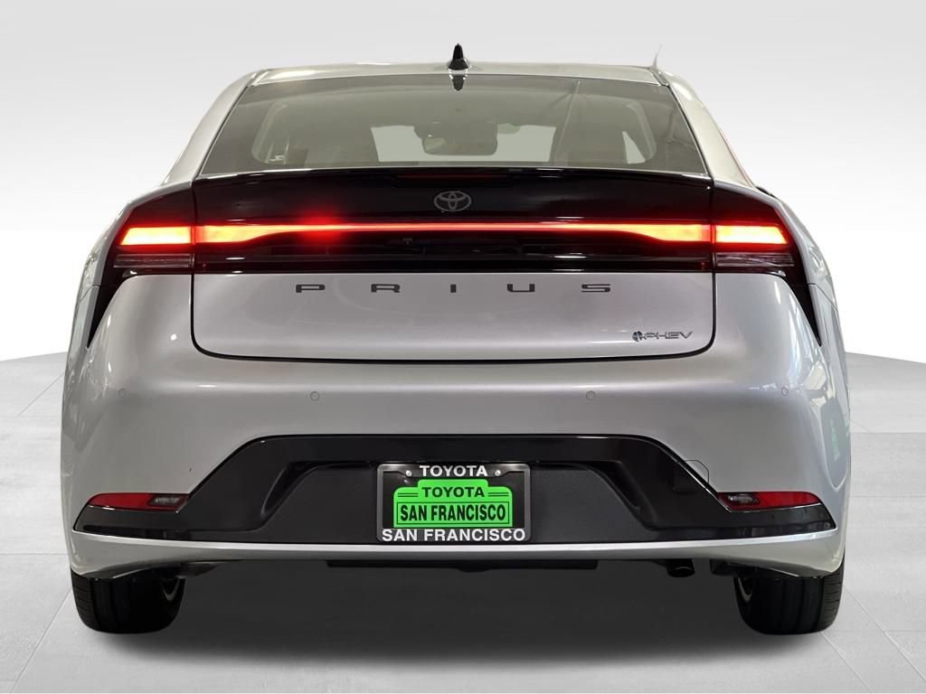 New 2026 Toyota Prius Plug-In Hybrid image 4