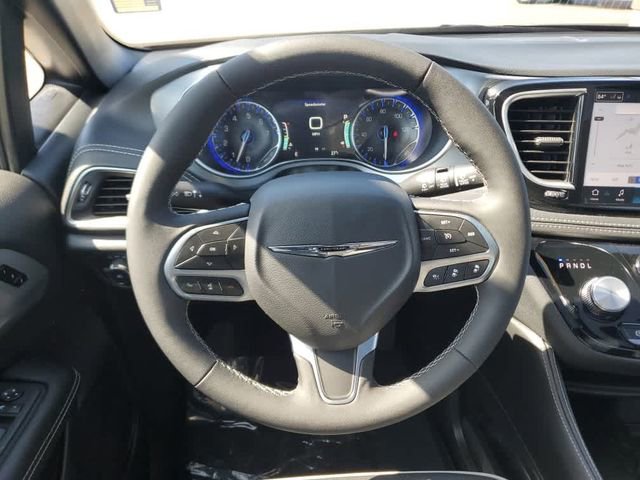 Used 2026 Chrysler Pacifica Limited AWD/4WD image 19