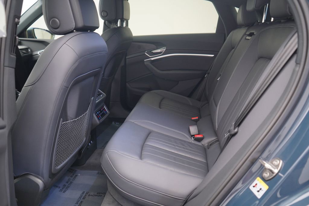 Used 2024 Audi Q8 e-tron Premium image 7