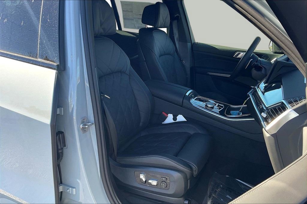 New 2026 BMW X5 xDrive40i w/ M Sport Package AWD/4WD image 11
