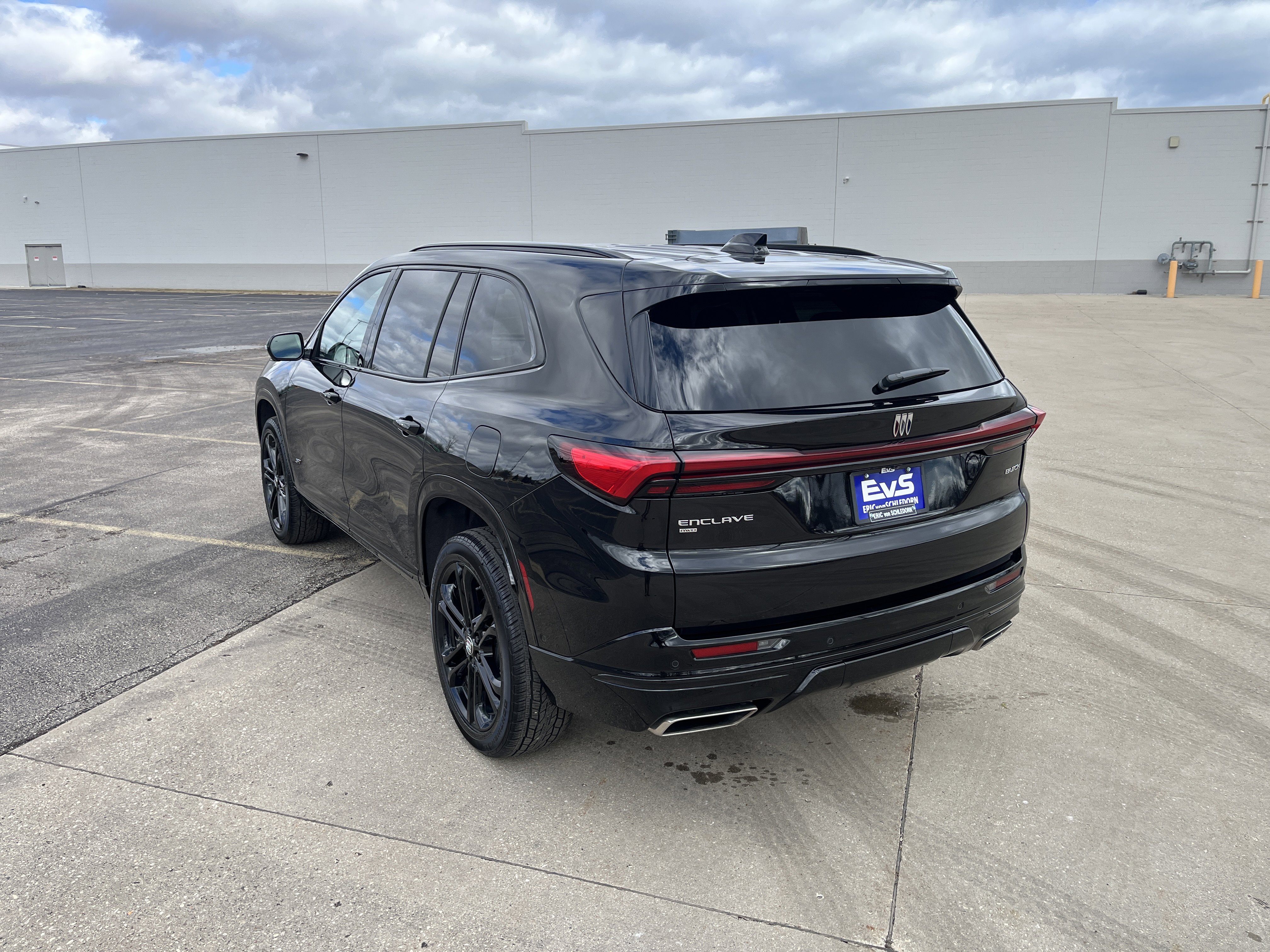 Used 2026 Buick Enclave Sport Touring w/ Super Cruise Package image 4