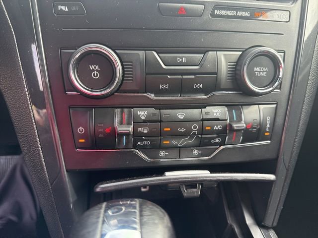 Used 2019 Ford Explorer XLT w/ Equipment Group 202A AWD/4WD image 24