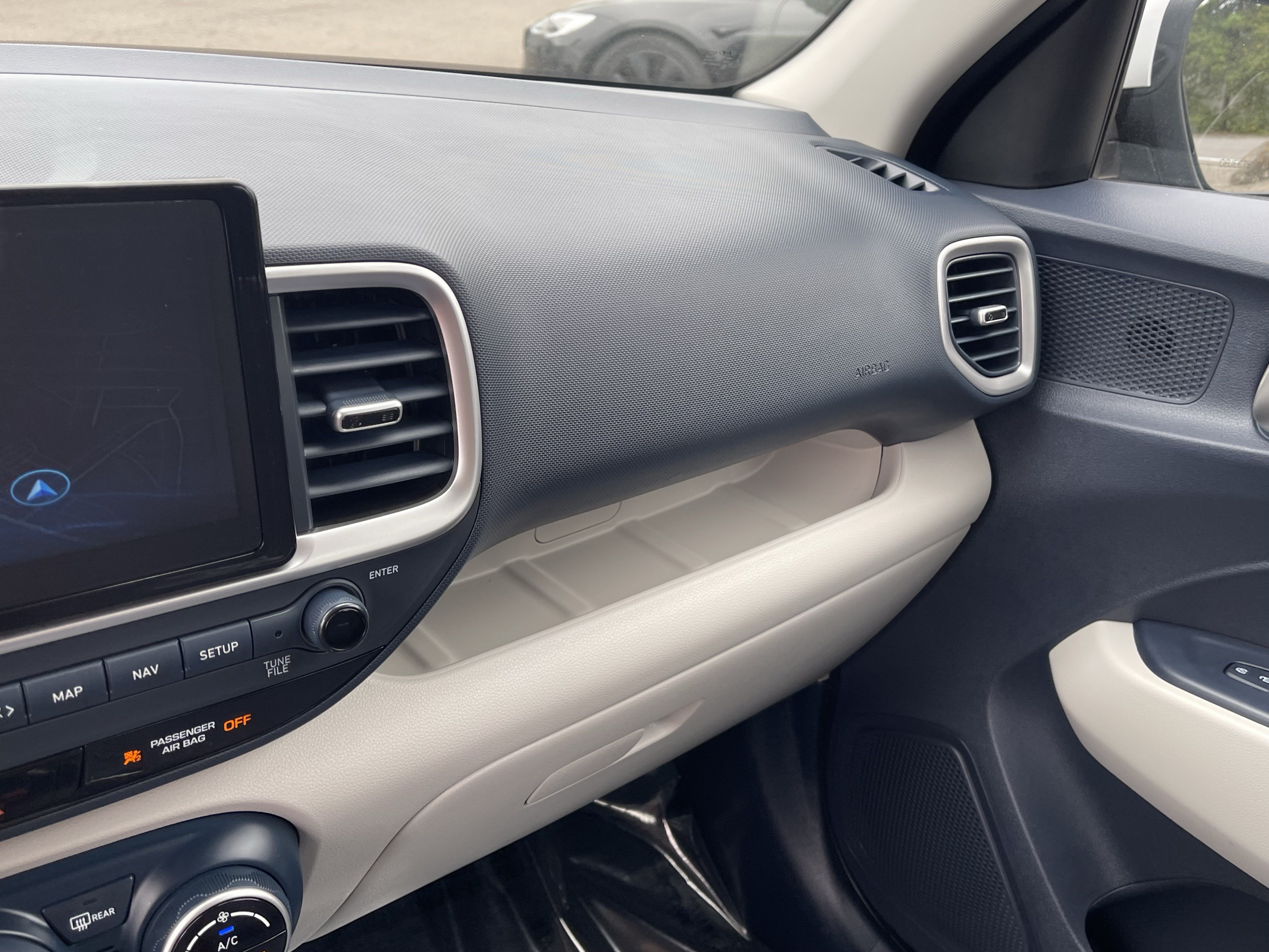 Certified 2025 Hyundai Venue Limited FWD image 25