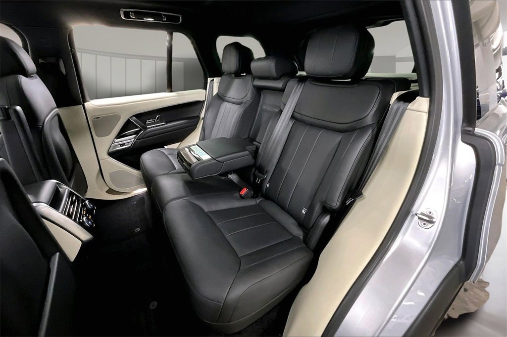 Used 2023 Land Rover Range Rover SE image 20