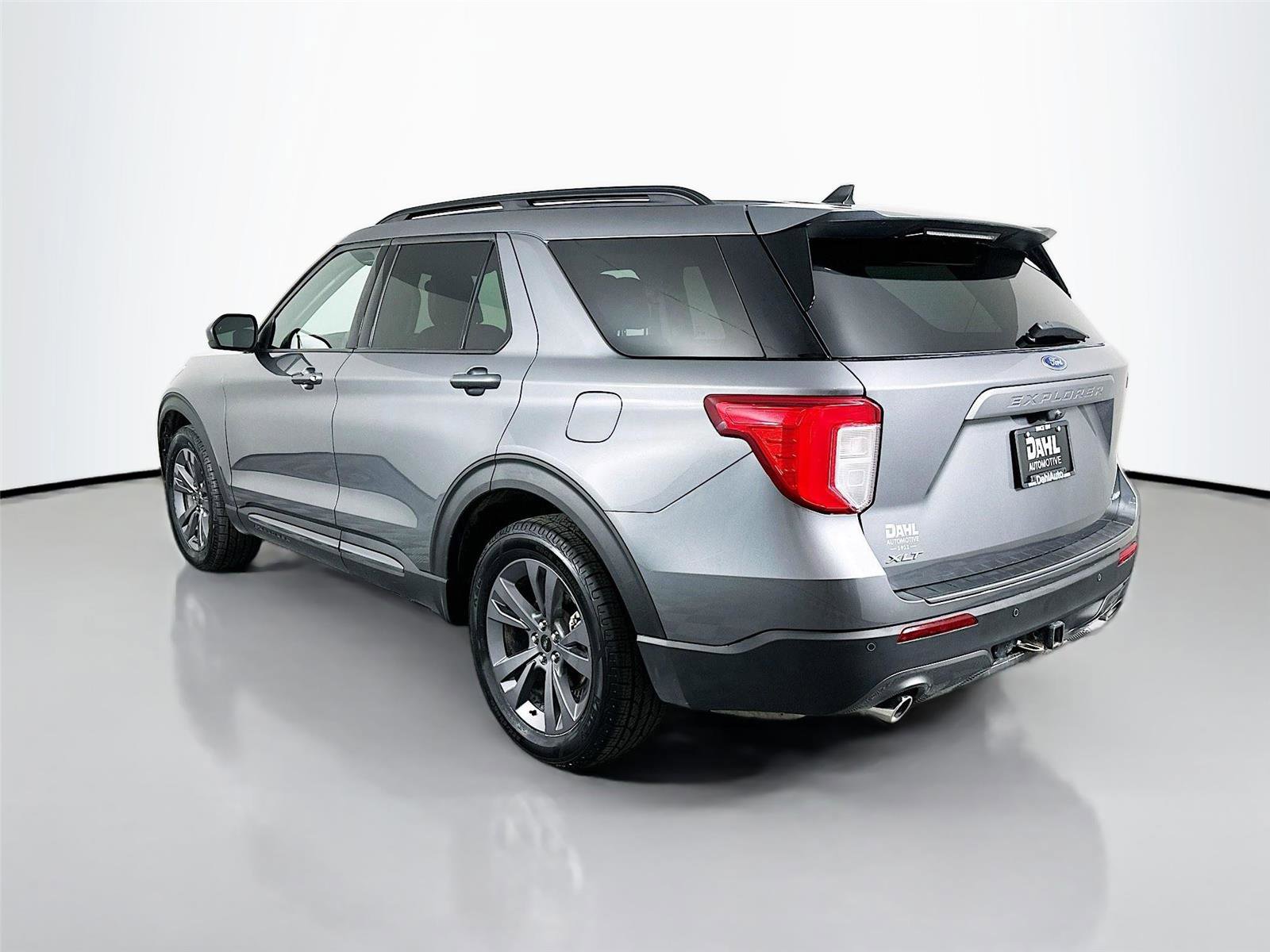 Used 2024 Ford Explorer XLT w/ Equipment Group 202A AWD/4WD image 10