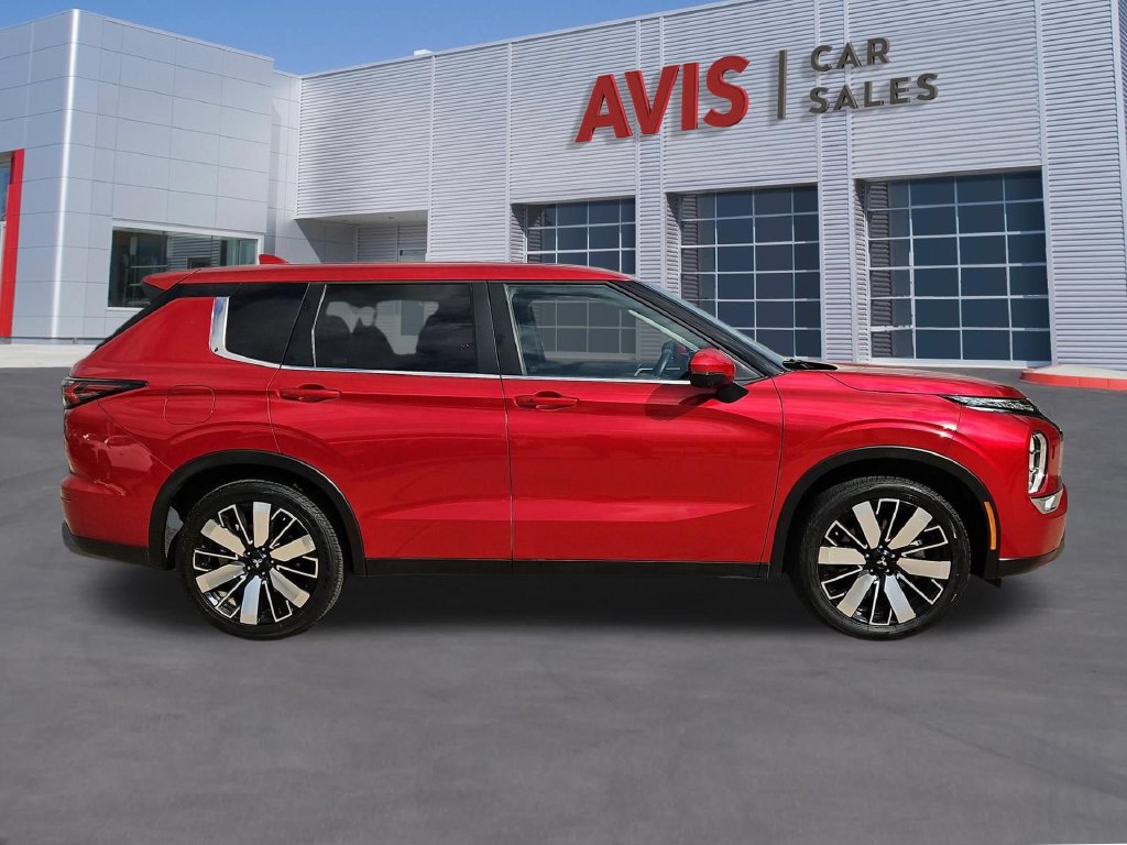 Used 2025 Mitsubishi Outlander SE AWD/4WD image 4