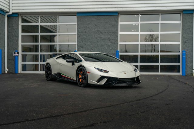 Used 2018 Lamborghini Huracan Performante image 30