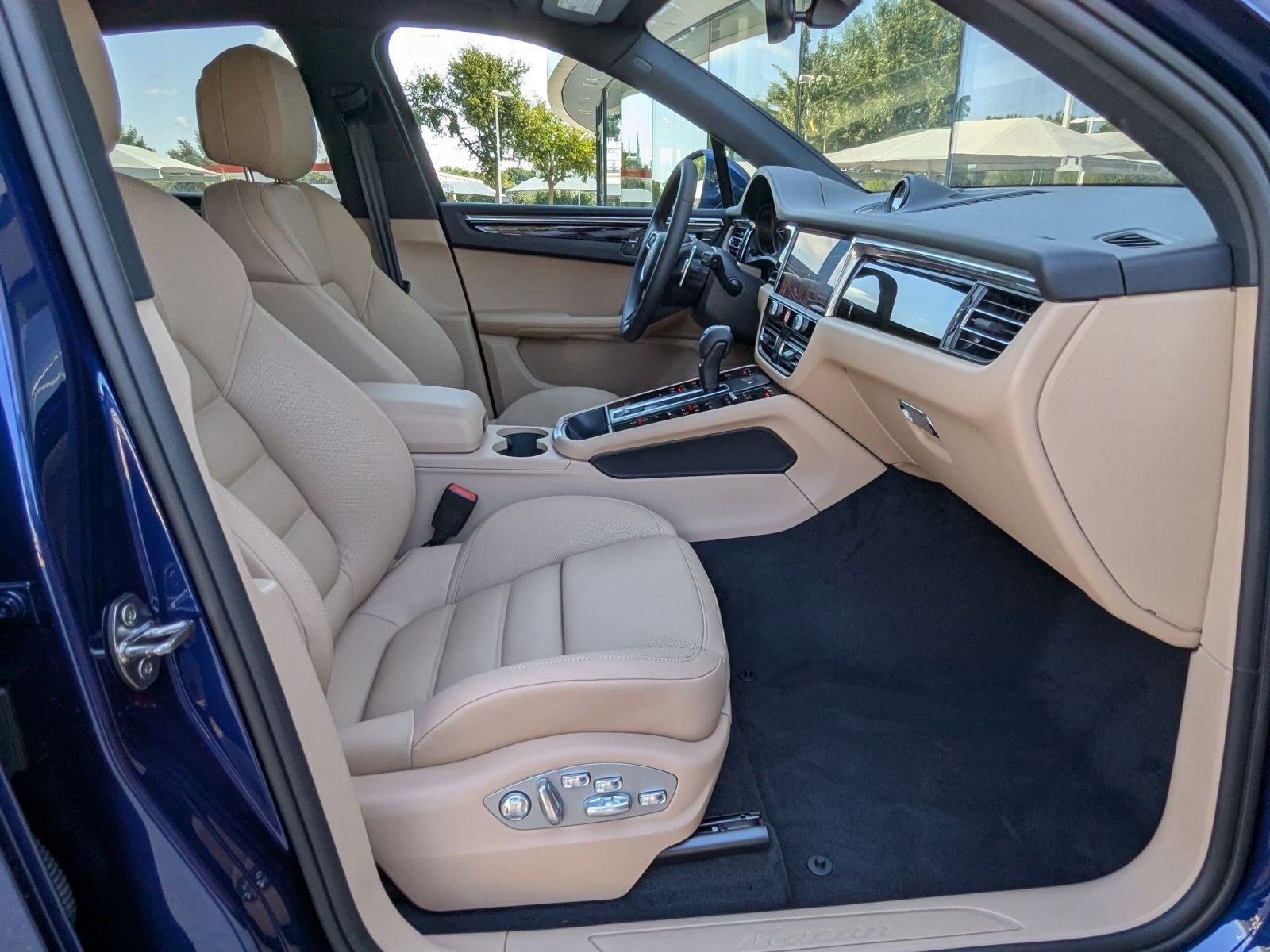 Certified 2025 Porsche Macan image 25