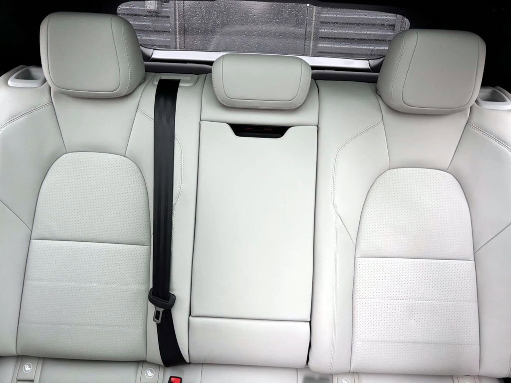 Certified 2025 Porsche Macan 4S Electric image 31