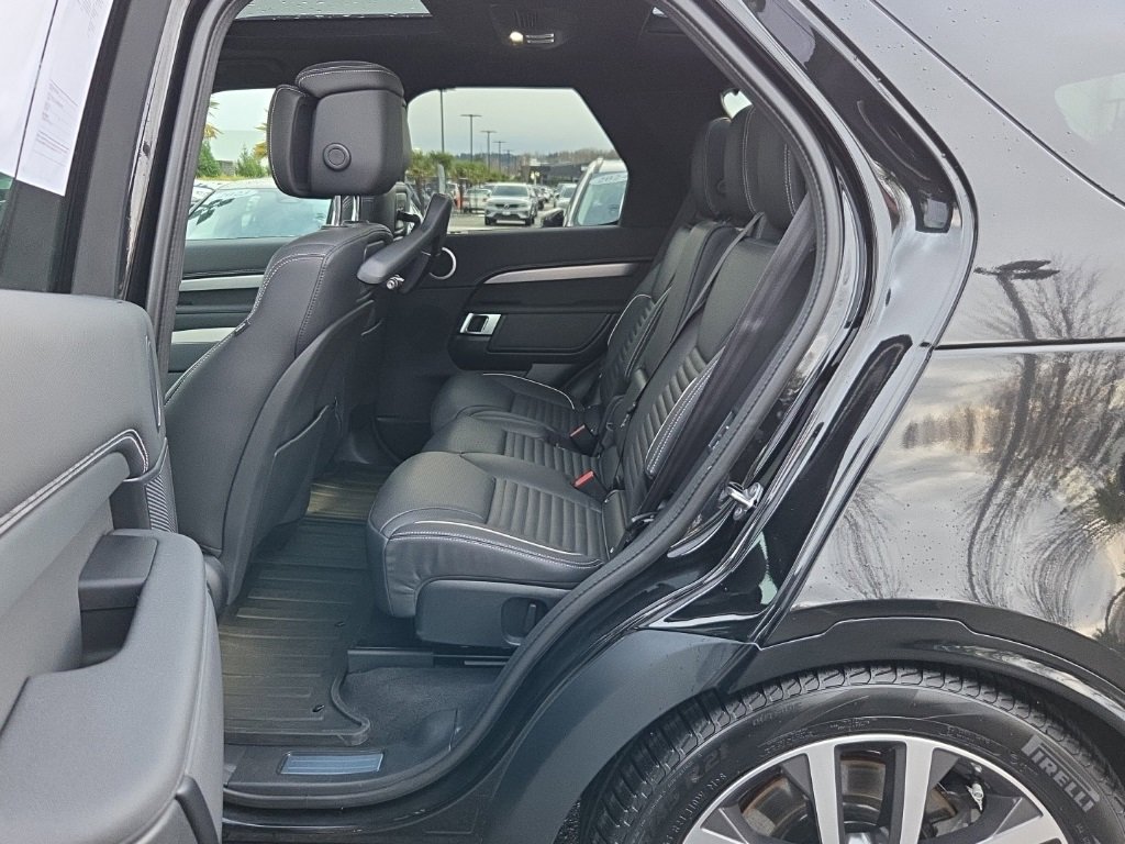 Certified 2024 Land Rover Discovery Dynamic SE image 5