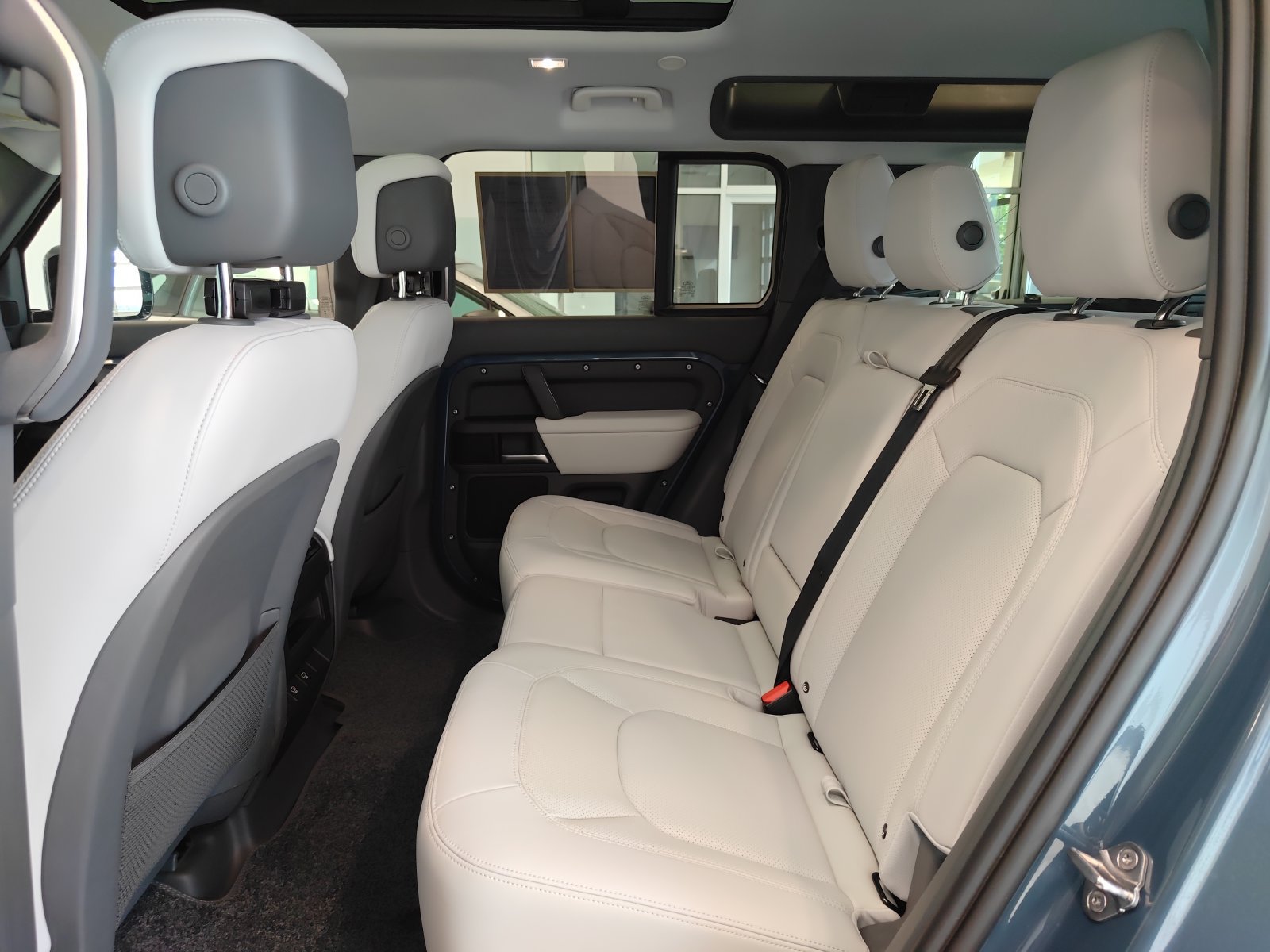 Used 2025 Land Rover Defender 110 S AWD/4WD image 11