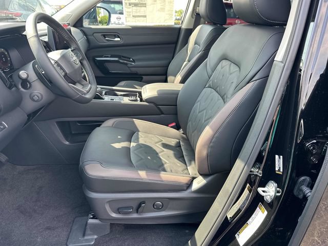 New 2026 Nissan Pathfinder Platinum w/ Cargo Package AWD/4WD image 22