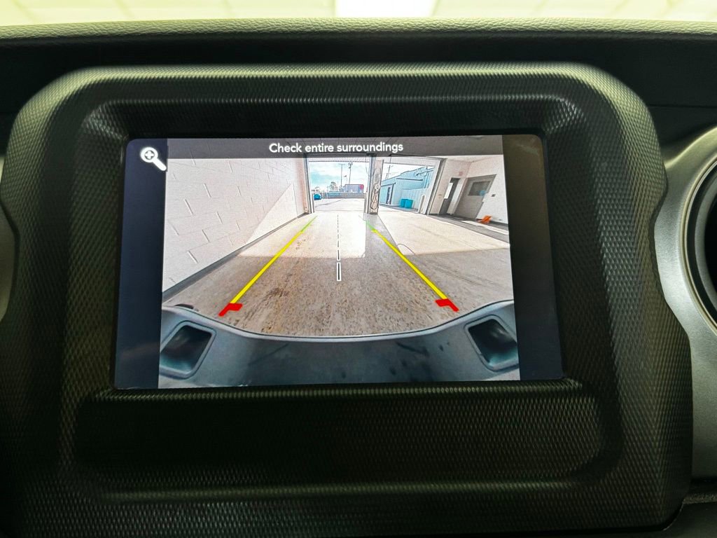 Certified 2022 Jeep Gladiator Willys image 17