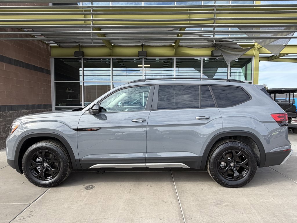 Used 2025 Volkswagen Atlas Peak Edition SE AWD/4WD image 7
