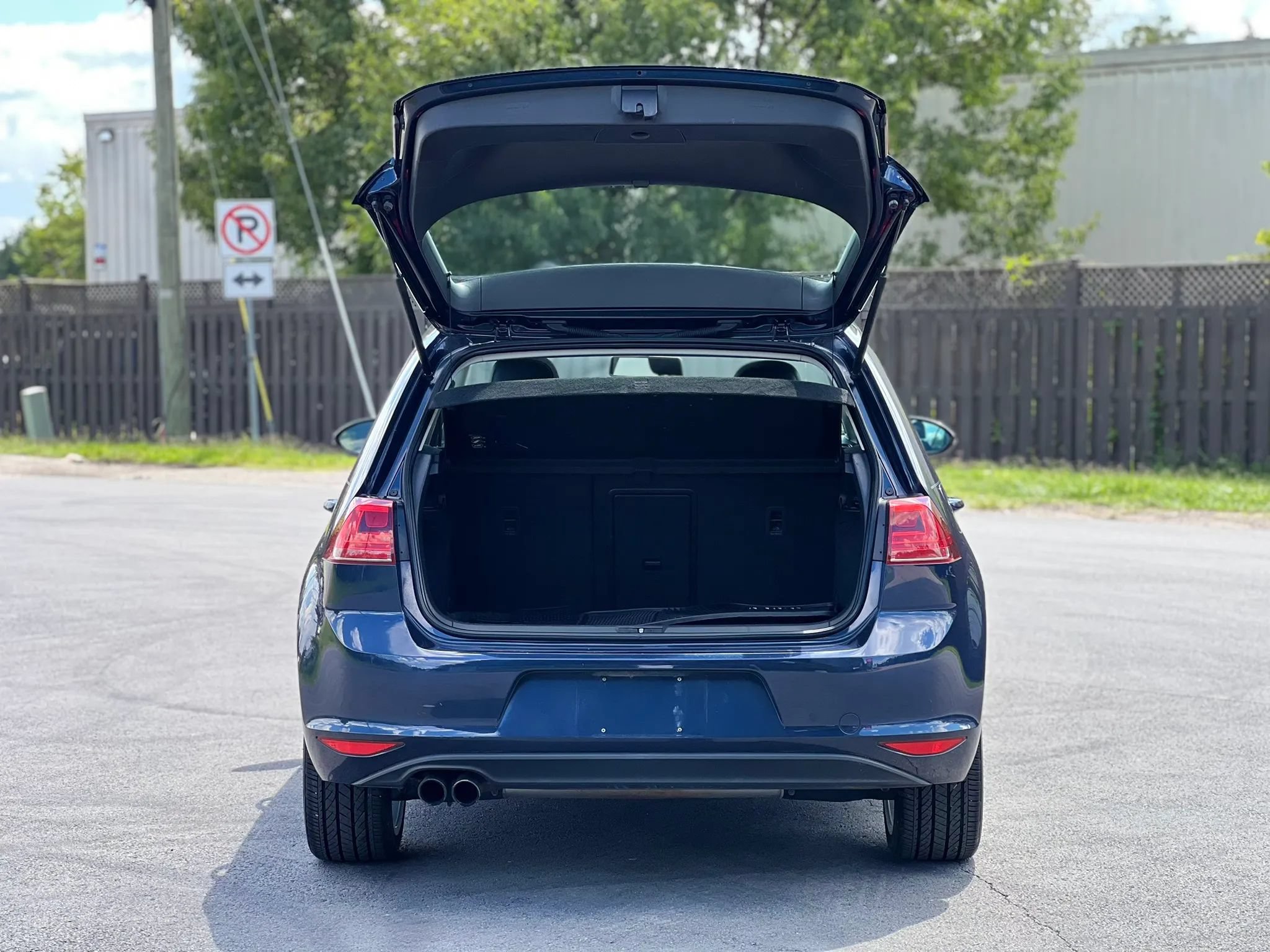 Used 2015 Volkswagen Golf 4-Door FWD image 42