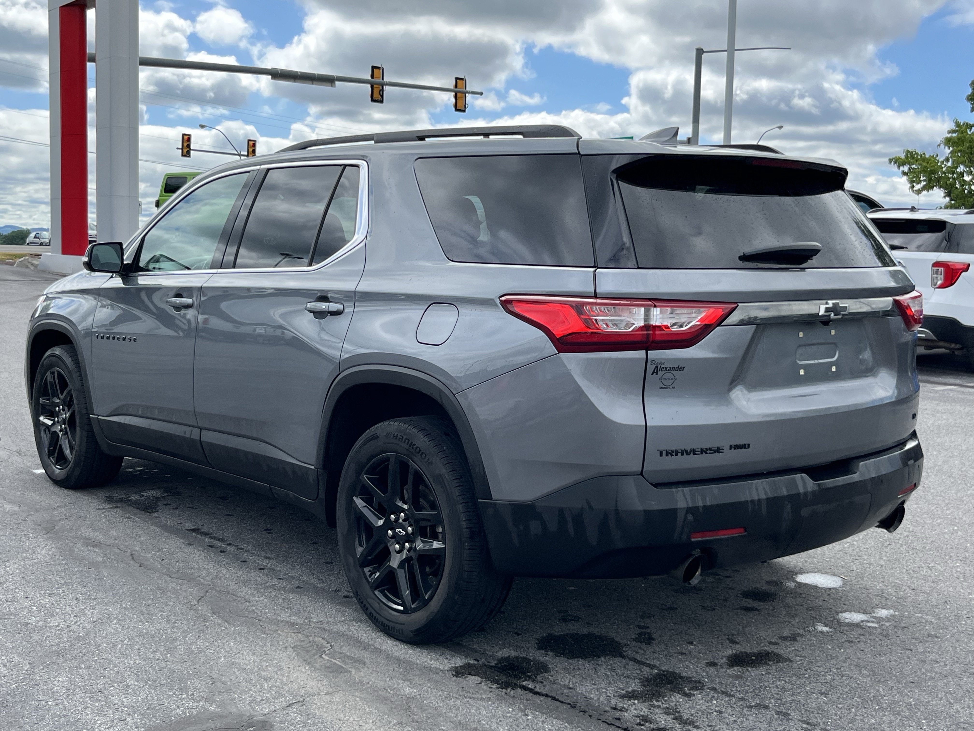 Used 2021 Chevrolet Traverse LT w/ LPO, Blackout Package AWD/4WD image 10