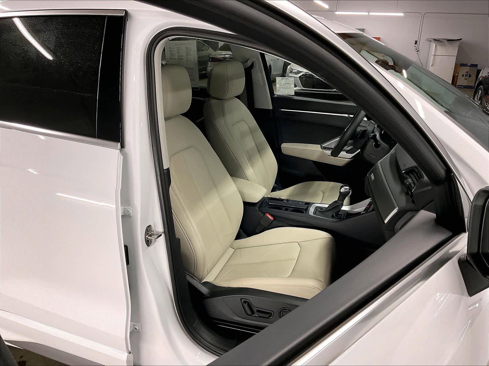 Certified 2025 Audi Q3 2.0T Premium w/ Convenience Package AWD/4WD image 9