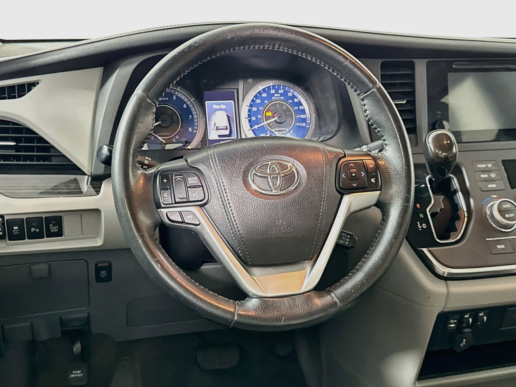 Used 2016 Toyota Sienna XLE w/ XLE Navigation Package FWD image 18