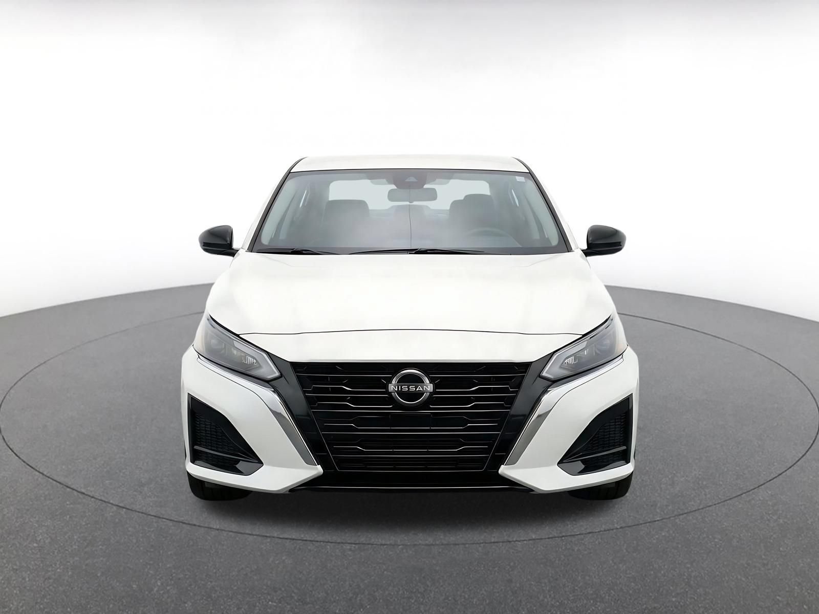 Used 2025 Nissan Altima 2.5 SV FWD image 2