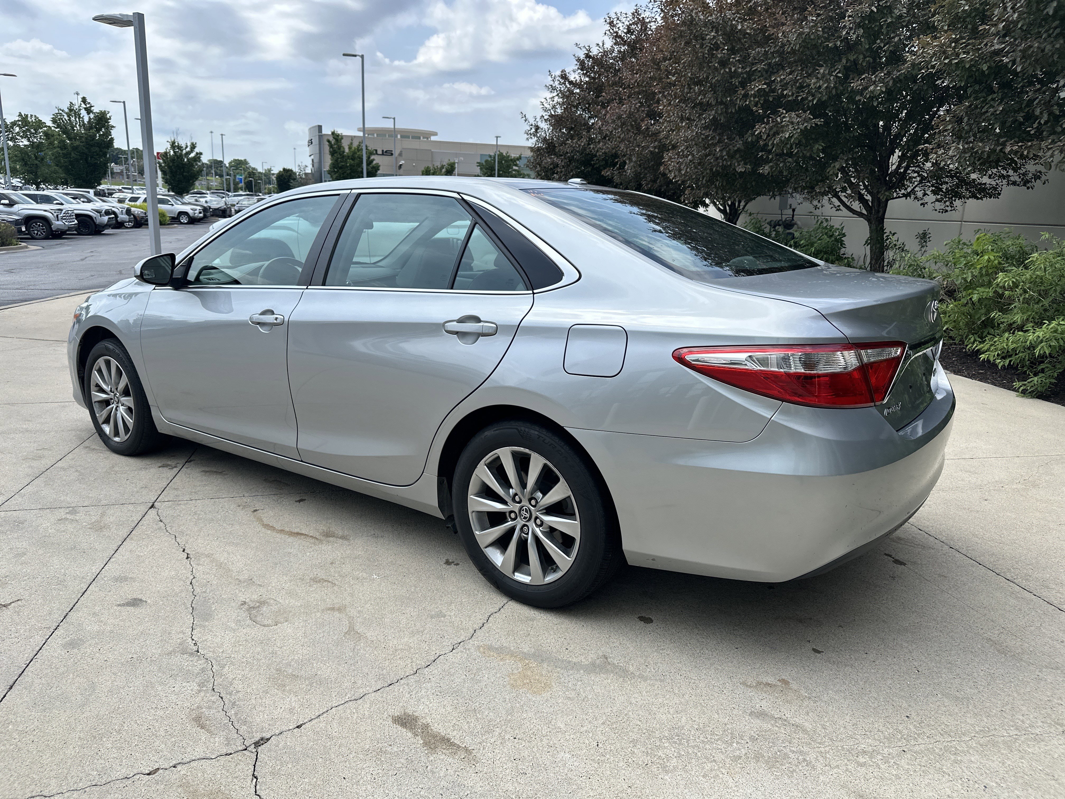Used 2017 Toyota Camry XLE FWD image 7