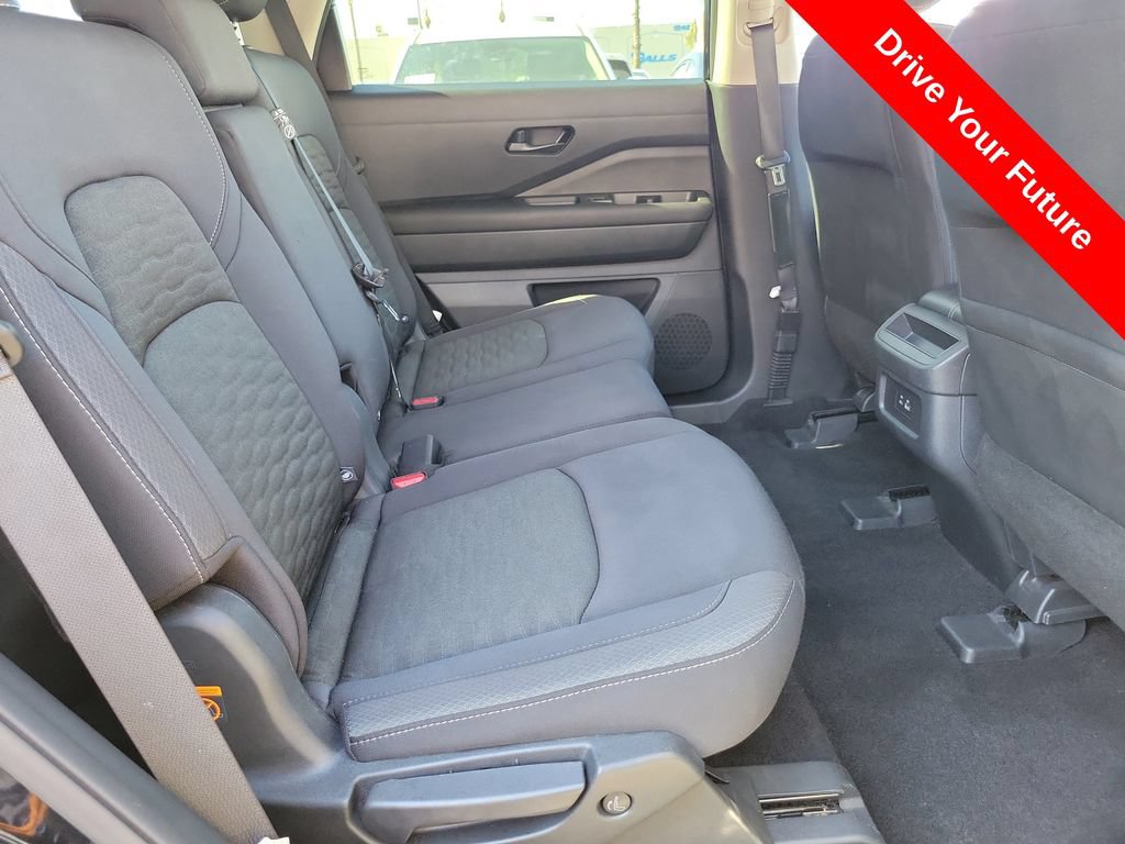 Used 2025 Nissan Pathfinder S FWD image 22
