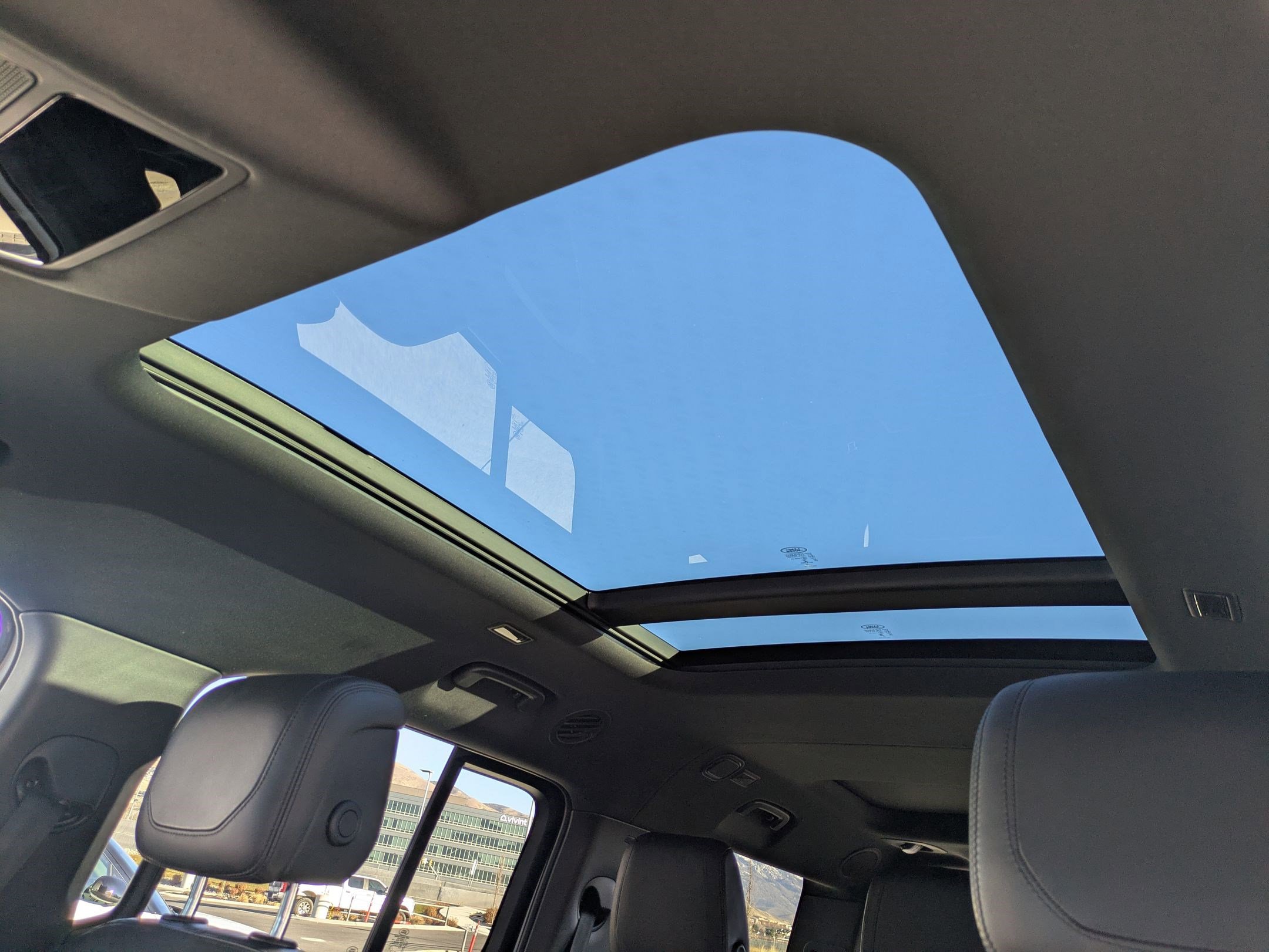 Used 2023 Land Rover Defender 130 X-Dynamic SE image 23