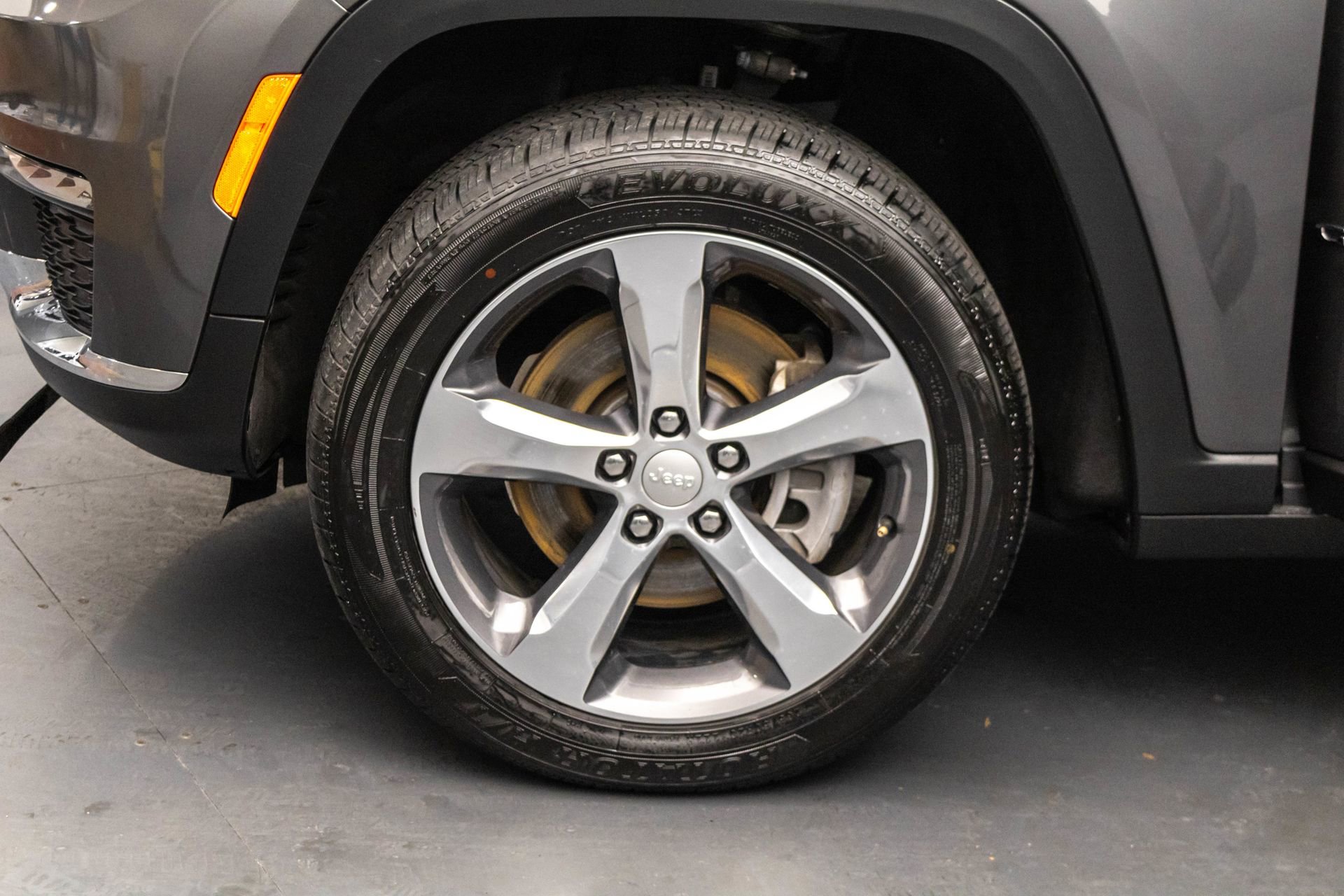 Used 2021 Jeep Grand Cherokee L Limited AWD/4WD image 45