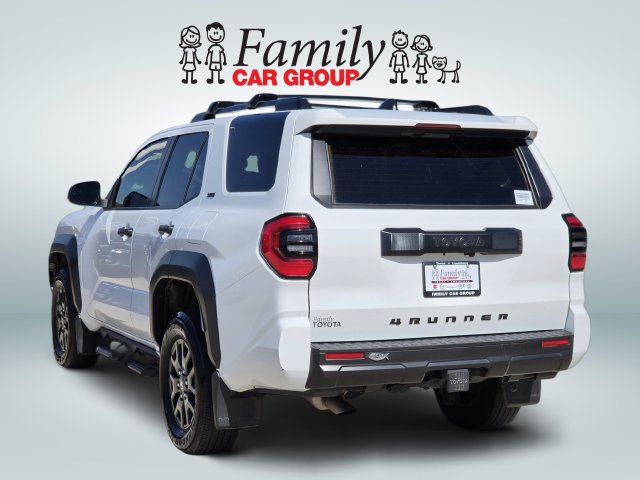 Used 2025 Toyota 4Runner SR5 AWD/4WD image 3