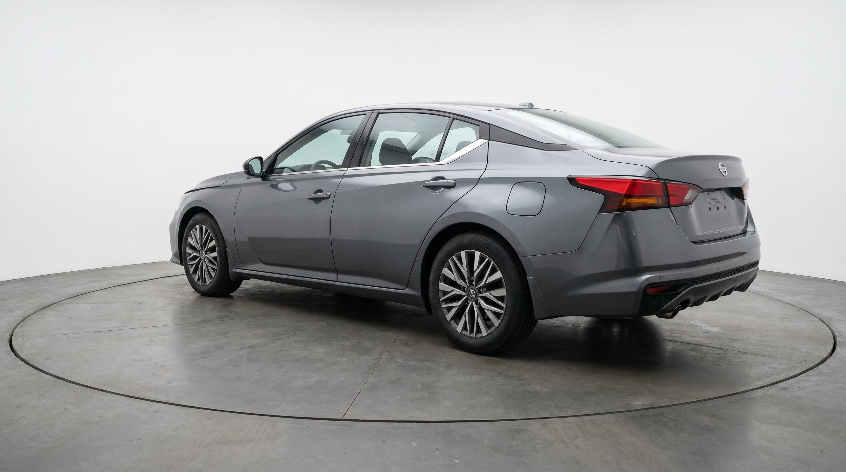 Used 2025 Nissan Altima 2.5 SV FWD image 6