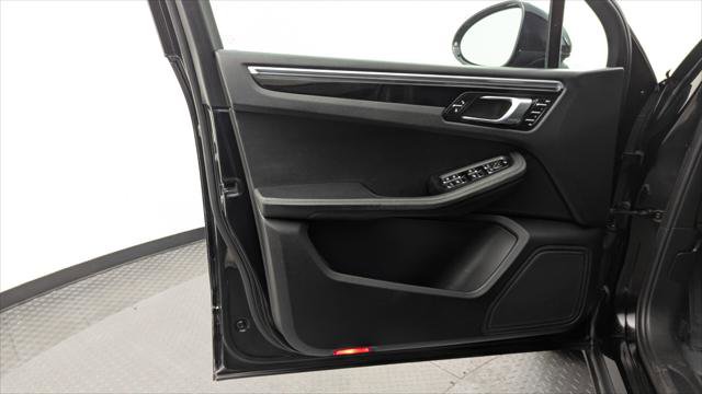 Used 2018 Porsche Macan Sport Edition image 13