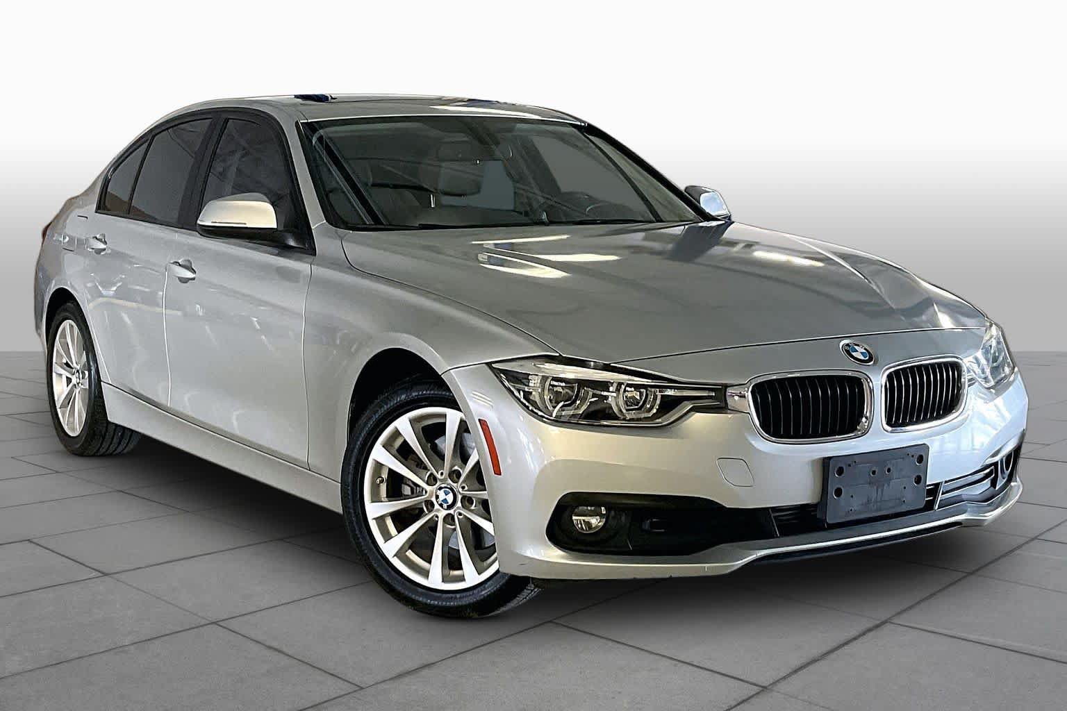 Used 2018 BMW 320i Sedan w/ Convenience Package RWD image 2