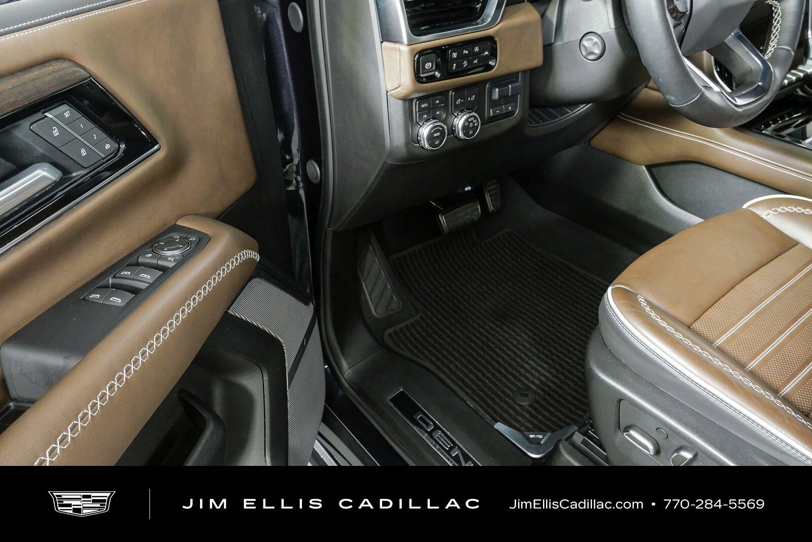 Used 2025 GMC Yukon Denali Ultimate AWD/4WD image 8