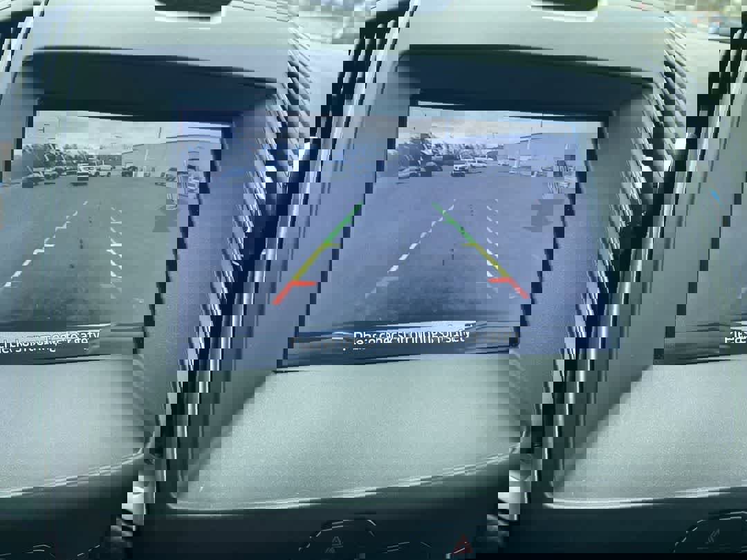 Used 2020 Ford Edge SE image 17