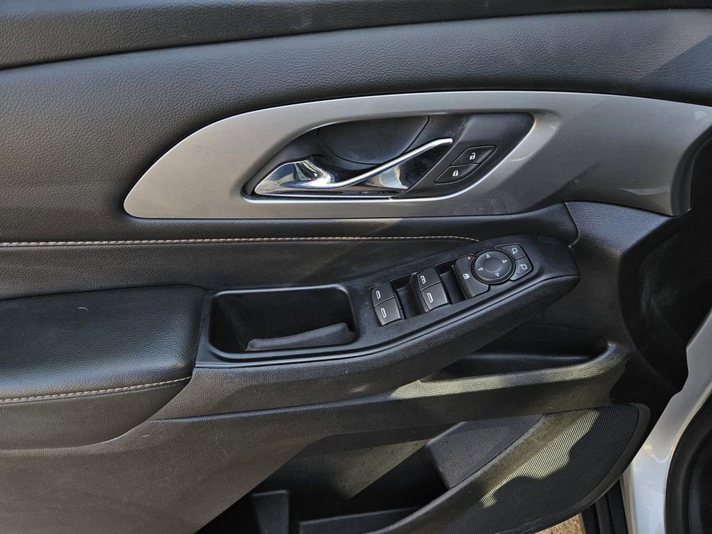 Used 2018 Chevrolet Traverse LT image 19