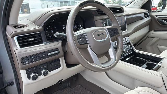 Used 2023 GMC Yukon Denali w/ Advanced Technology Package AWD/4WD image 10