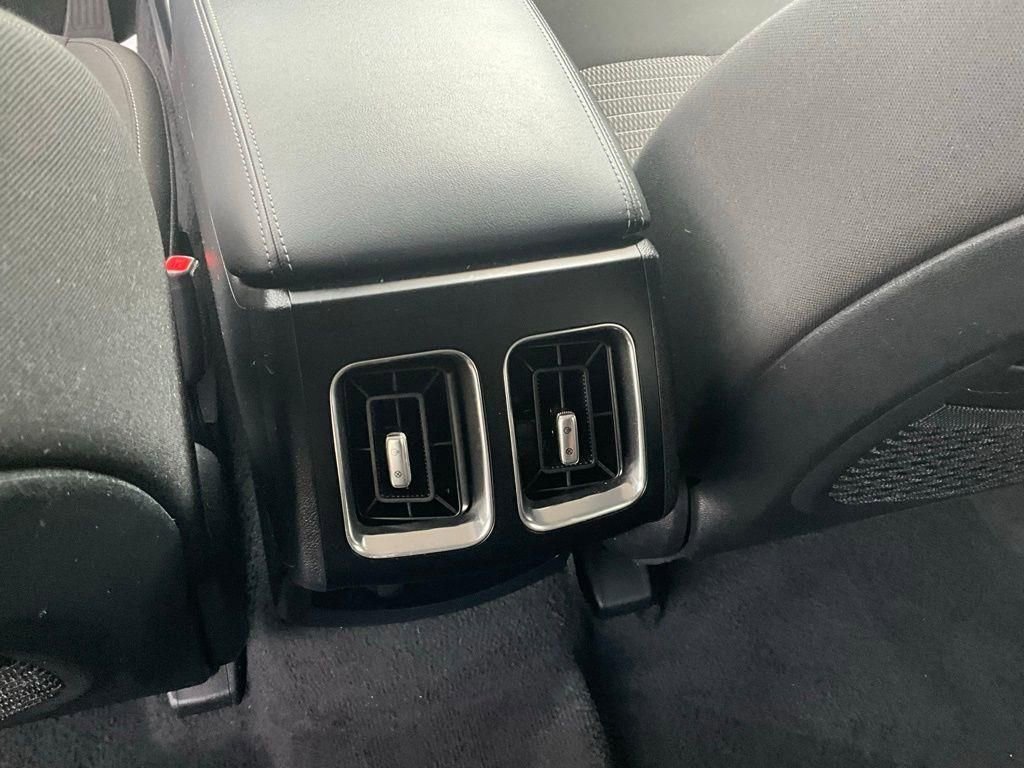 Used 2023 Kia Sorento LX image 27