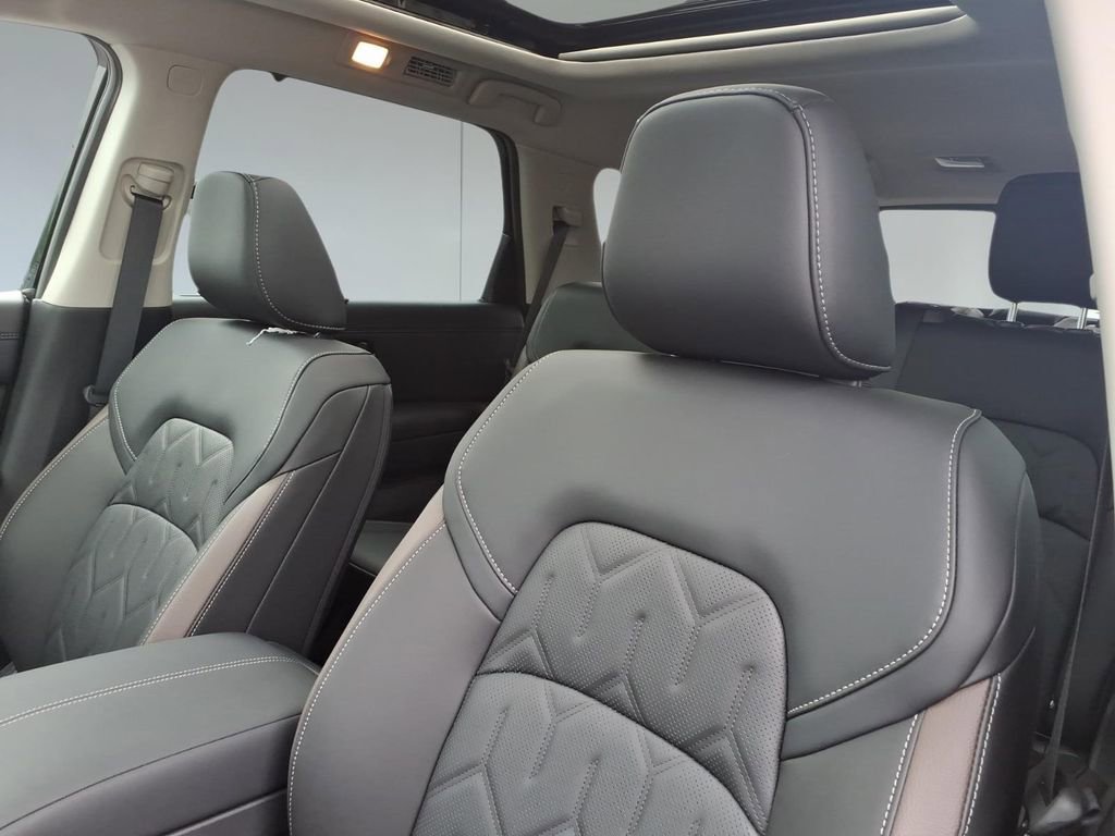 New 2026 Nissan Pathfinder Platinum w/ Cargo Package FWD image 16