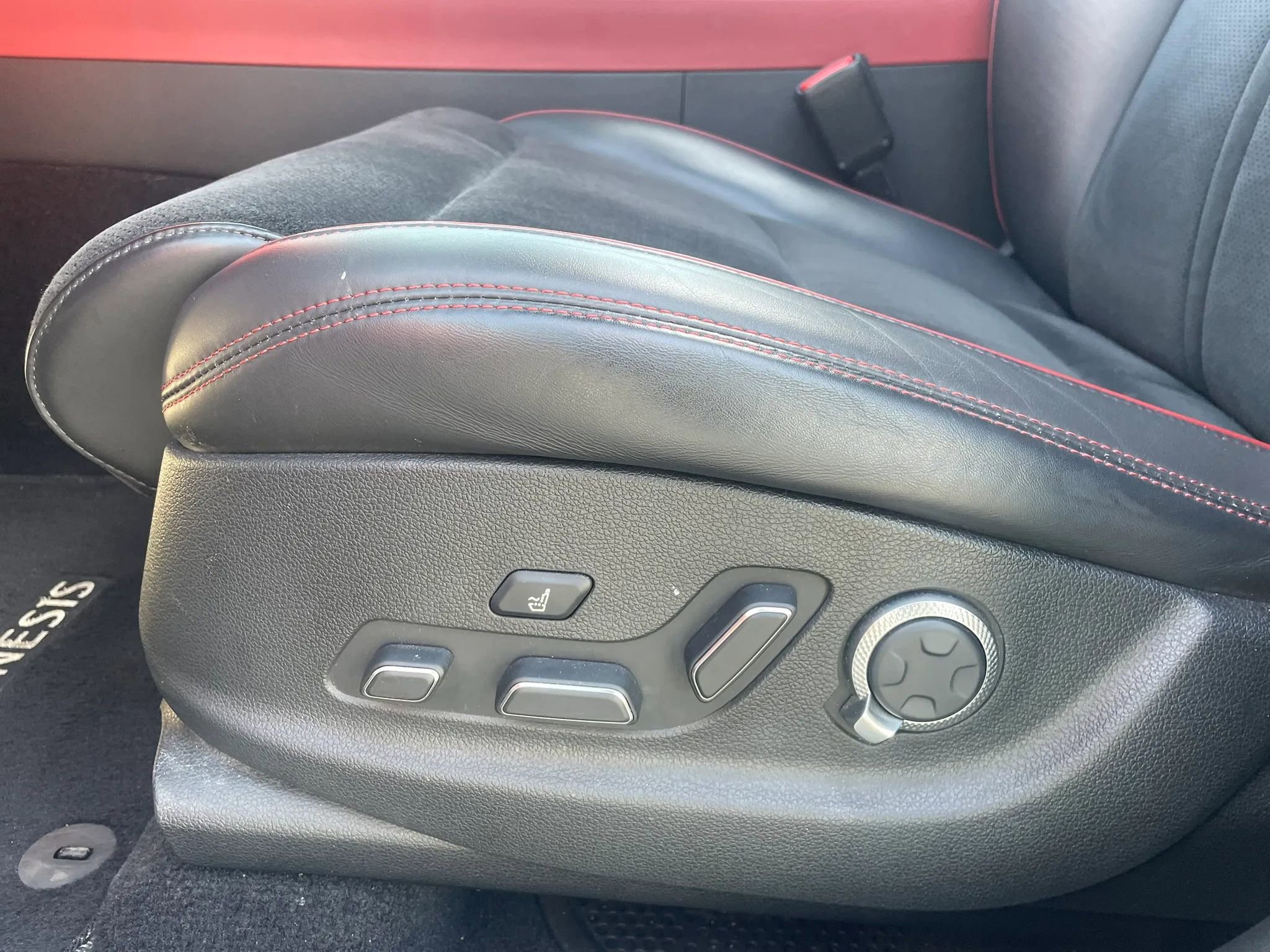 Used 2022 Genesis GV70 3.5T Sport w/ Sport Prestige Package AWD/4WD image 14